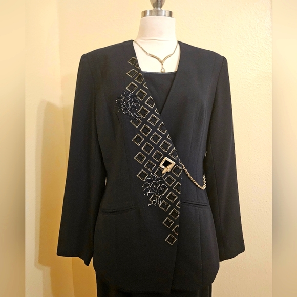 FELICE Two Piece Ladies Elegant Navy Suit - Picture 2 of 8